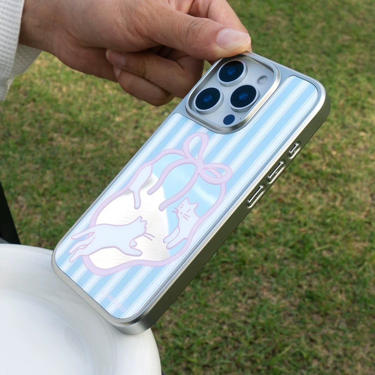 電鍍ミラー猫iPhoneケース、夏向けブルーストライプデザイン