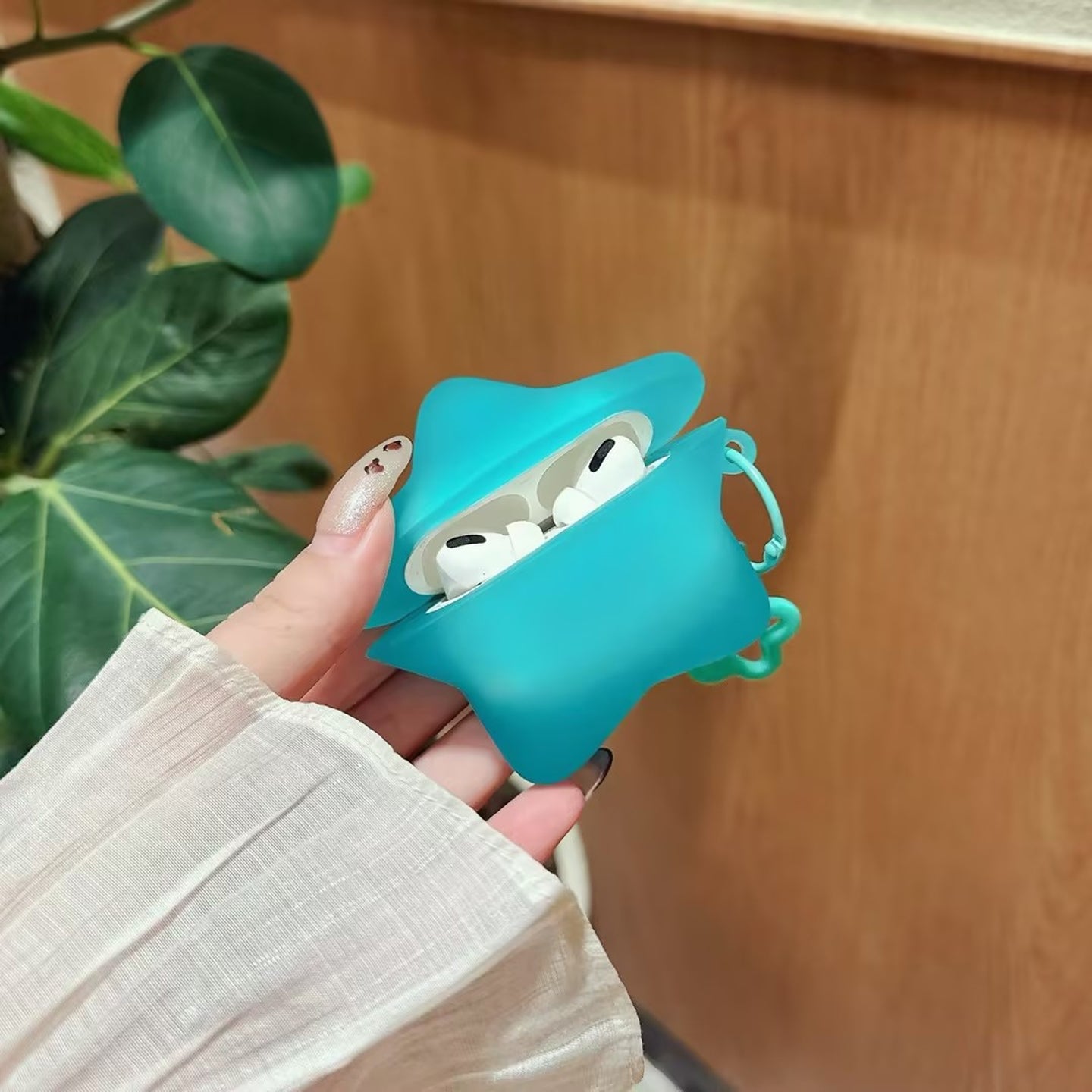 フロストスターAirPodsケース（お揃いのスターチャーム付き）