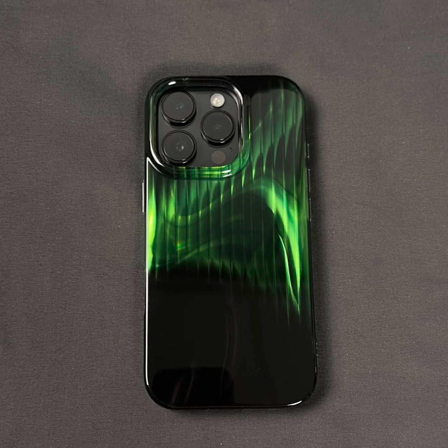 グラデーションストライプ光沢iPhoneケース