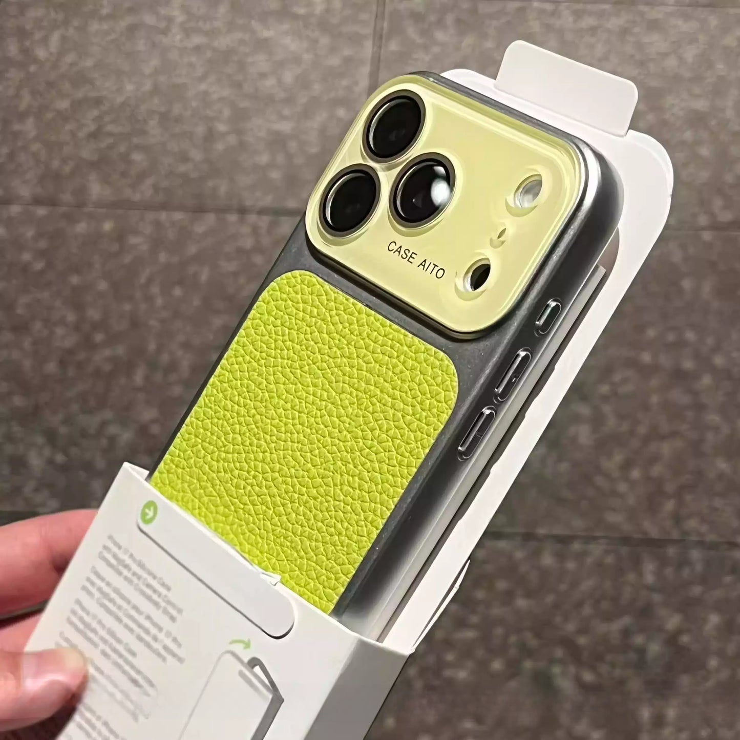 レトロライチレザー調iPhoneケース
