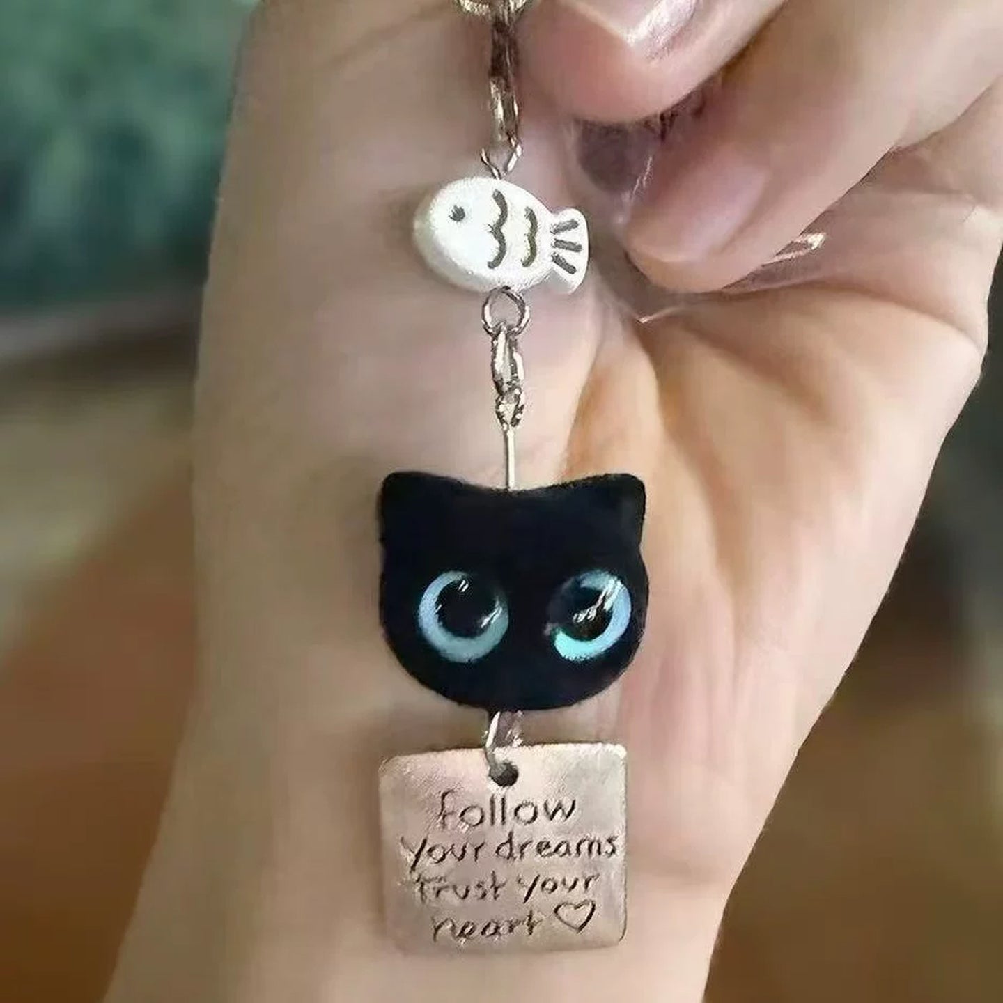 かわいいフロッキー加工の黒猫キーホルダー、スマホチャーム、バッグペンダント