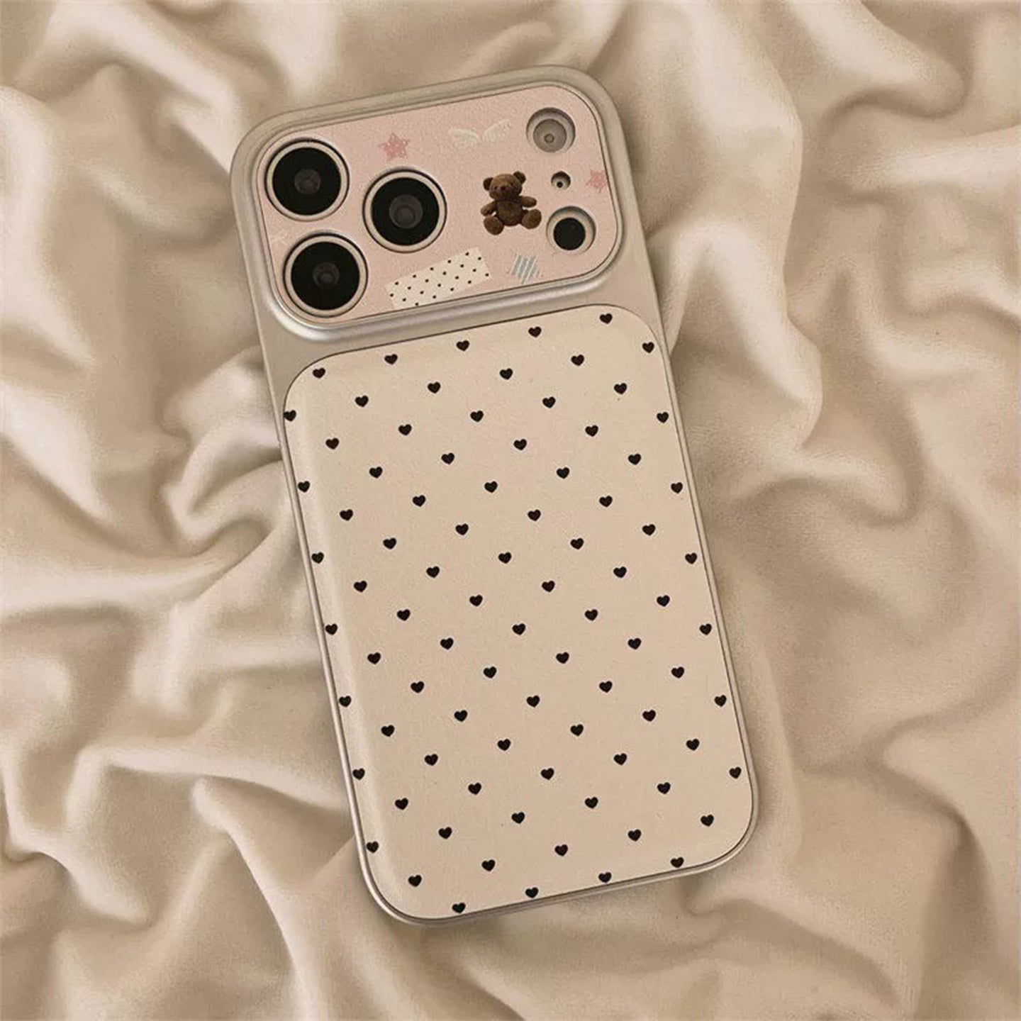 ミニマリスト フェイクレザー iPhoneケース かわいいクマ ハートストラップ付き
