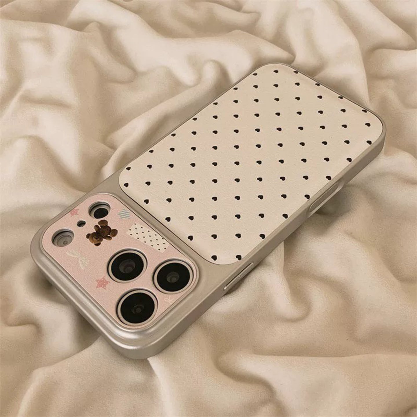 ミニマリスト フェイクレザー iPhoneケース かわいいクマ ハートストラップ付き