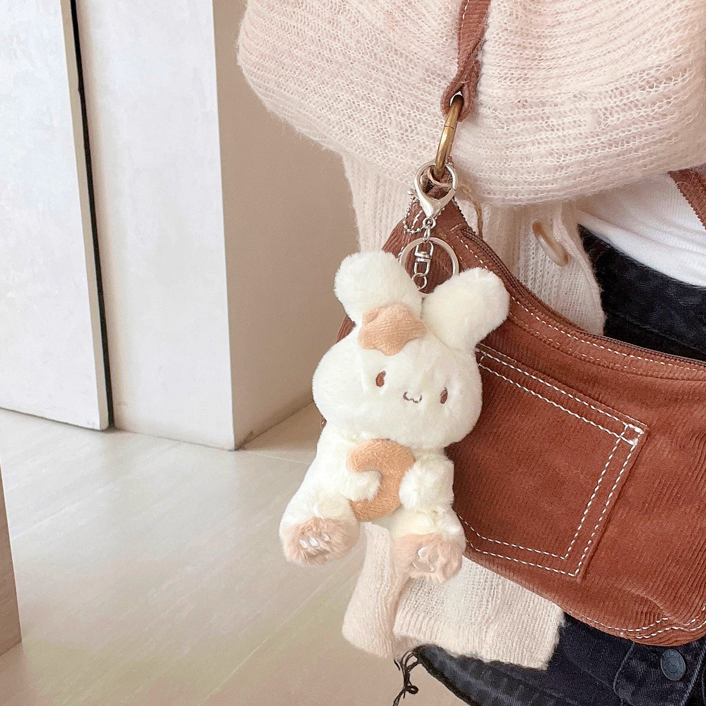 かわいいぬいぐるみウサギのAirPodsケース