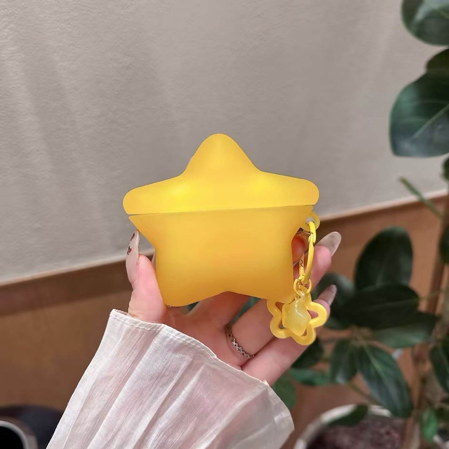 フロストスターAirPodsケース（お揃いのスターチャーム付き）