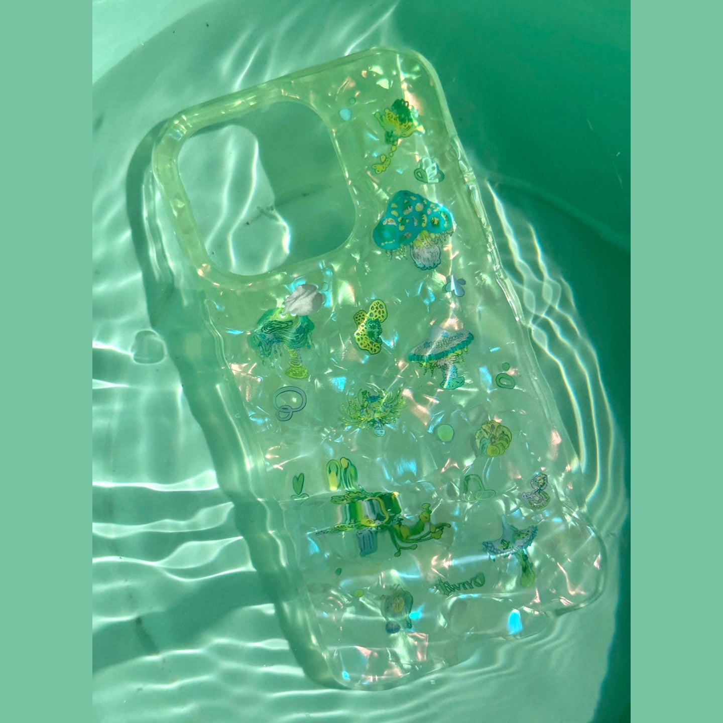 Green Iridescent Shell‑Texture Mushroom iPhone Case, Fresh Nature‑Style Protective Cover