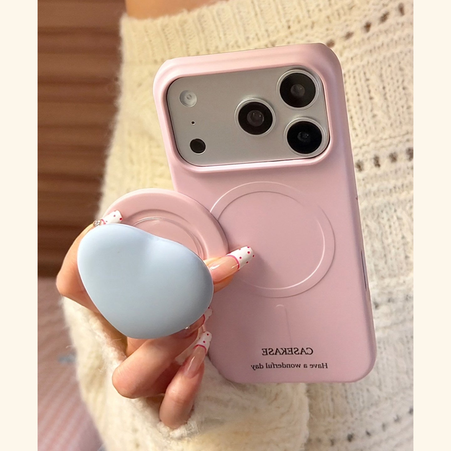 ドーパミン配色のコントラストカラーMagSafe iPhoneケース（ハート型マグネットスタンド付き）
