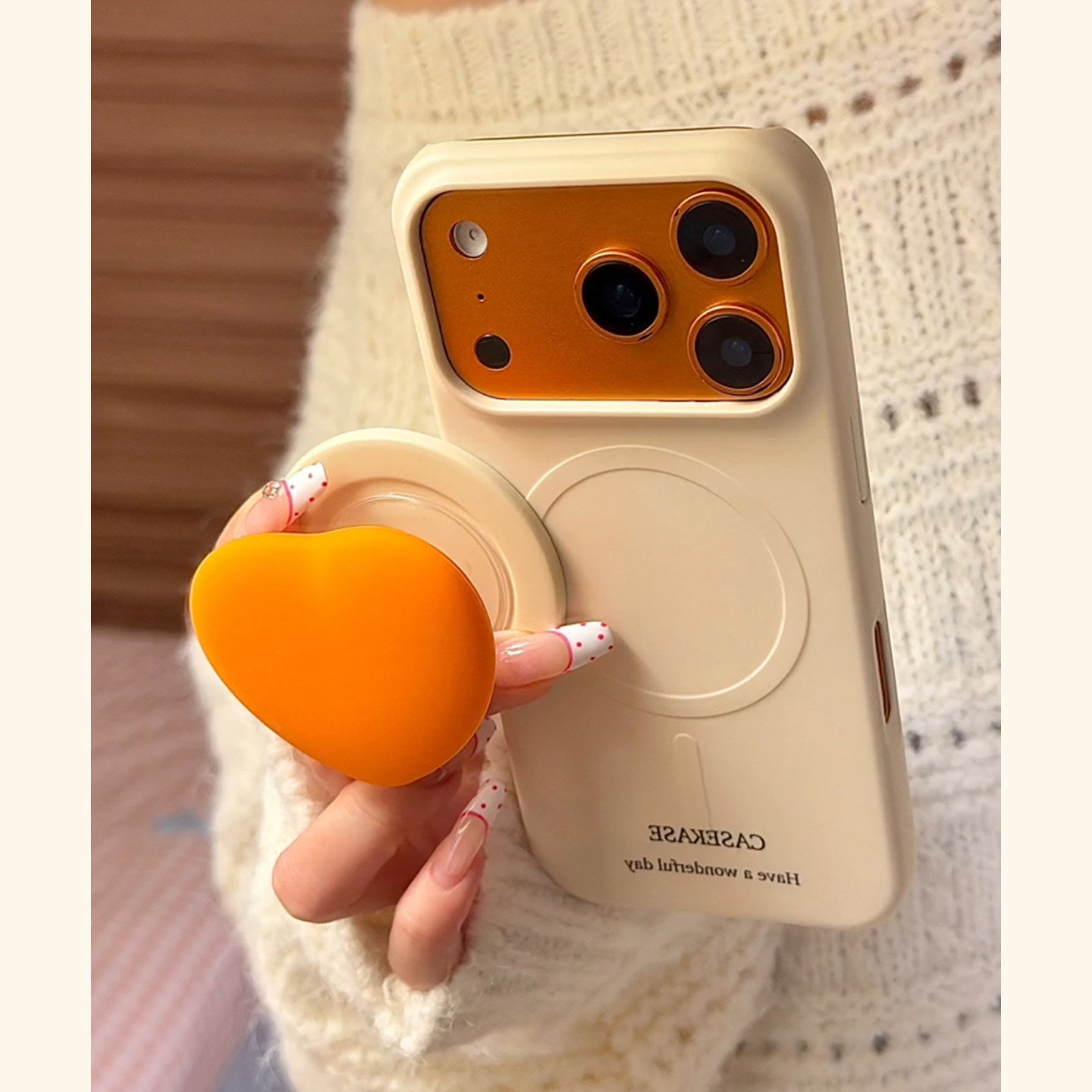 ドーパミン配色のコントラストカラーMagSafe iPhoneケース（ハート型マグネットスタンド付き）